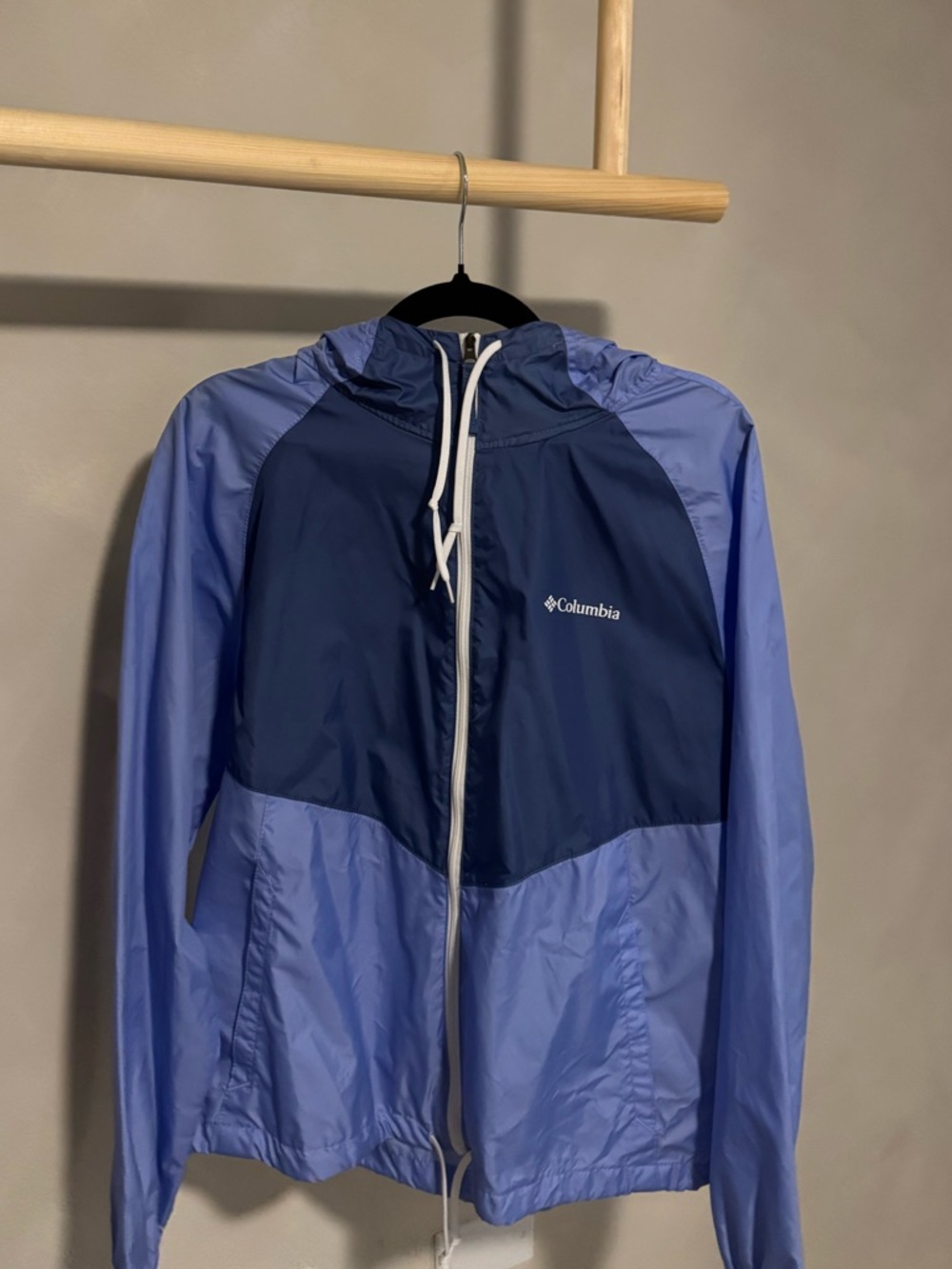 Columbia Woman Two-Tone Light Blue and Navy Hooded Windbreaker